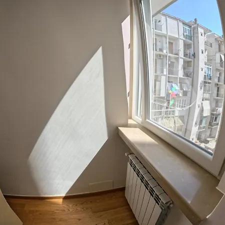 בית הארחה New Center 3*