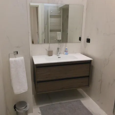 New Center בית הארחה